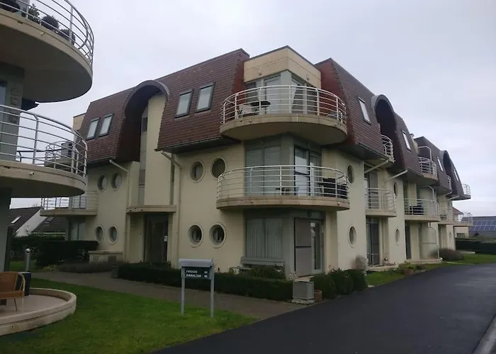 Apartment Voor 4 Personen Met Zwembad Aan Zee *